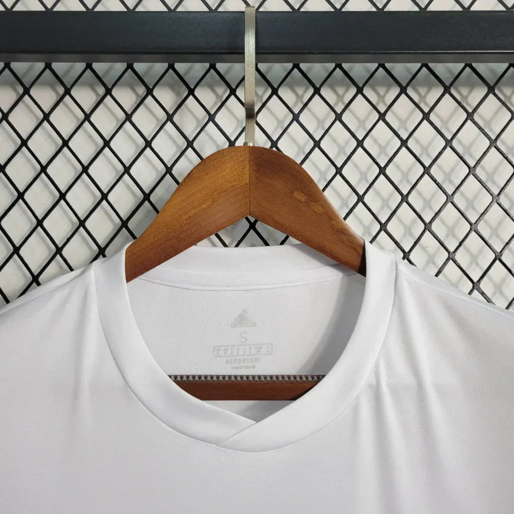 Édition spéciale blanche « Balmain » du Real Madrid