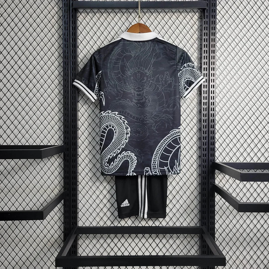 Édition spéciale « Dragon noir » du Real Madrid, taille enfant