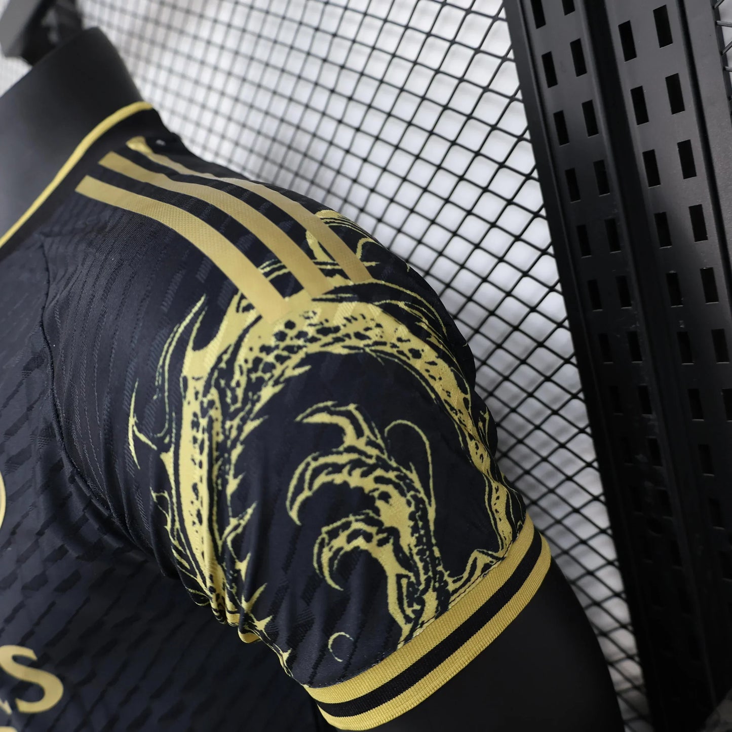 Édition spéciale « Dragon Gold » du Real Madrid