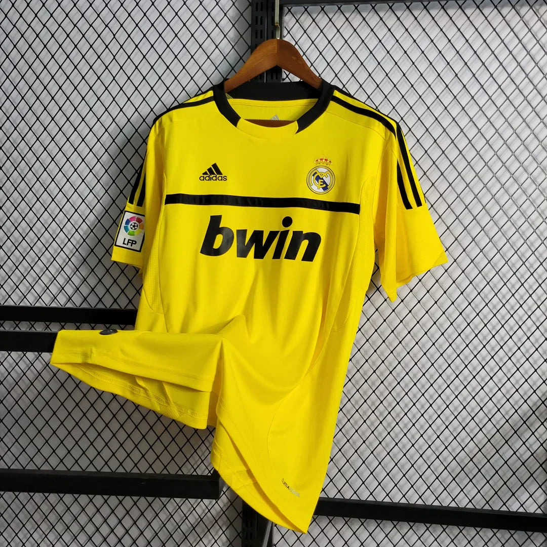 Maillot de gardien de but rétro jaune du Real Madrid 2011/2012