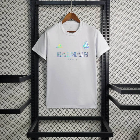 Édition spéciale blanche « Balmain » du Real Madrid
