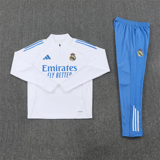Survêtement blanc et bleu clair du Real Madrid