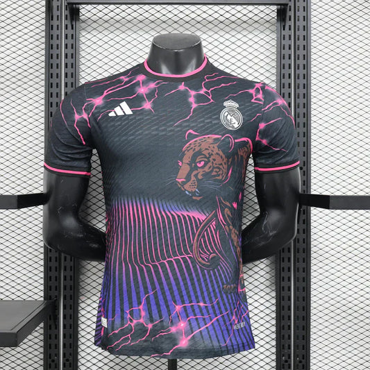 Édition spéciale « Aurora Panther » du Real Madrid