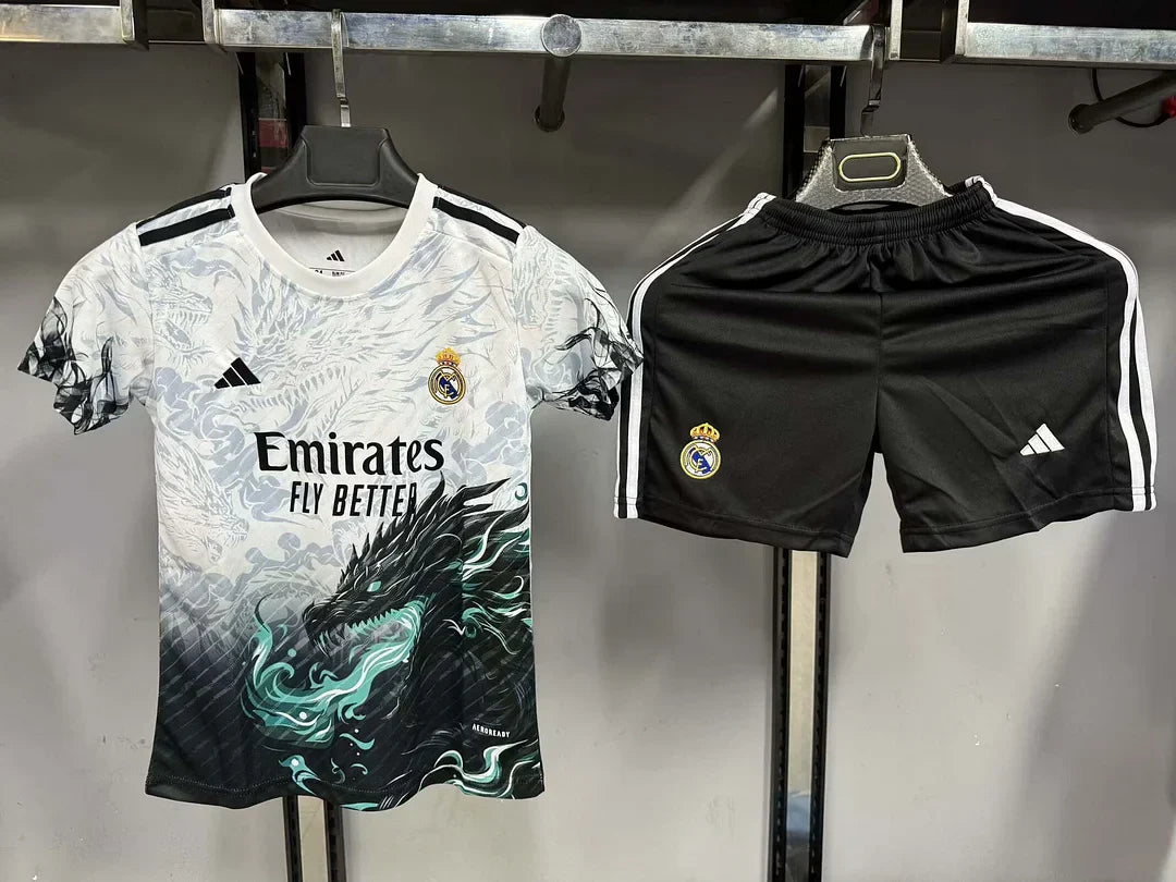 Édition spéciale « Flamme émeraude » du Real Madrid, taille enfant