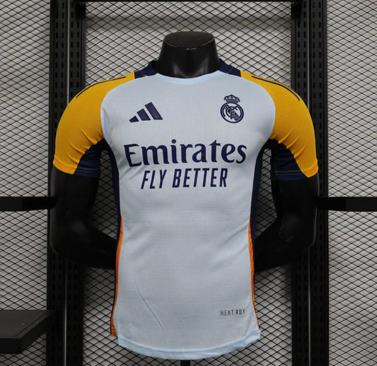 Maillot d'avant-match du Real Madrid 2024/2025