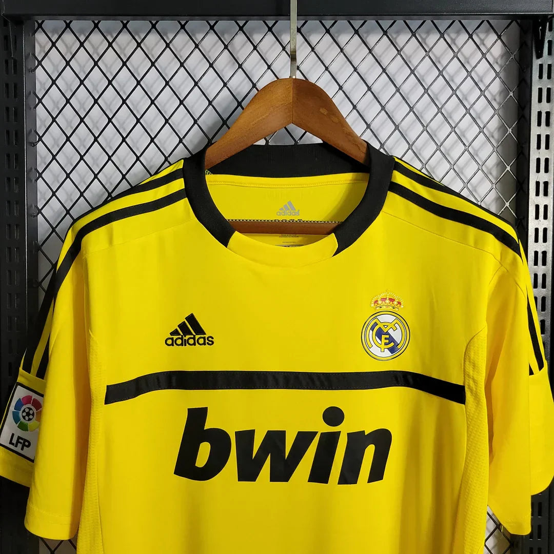 Maillot de gardien de but rétro jaune du Real Madrid 2011/2012