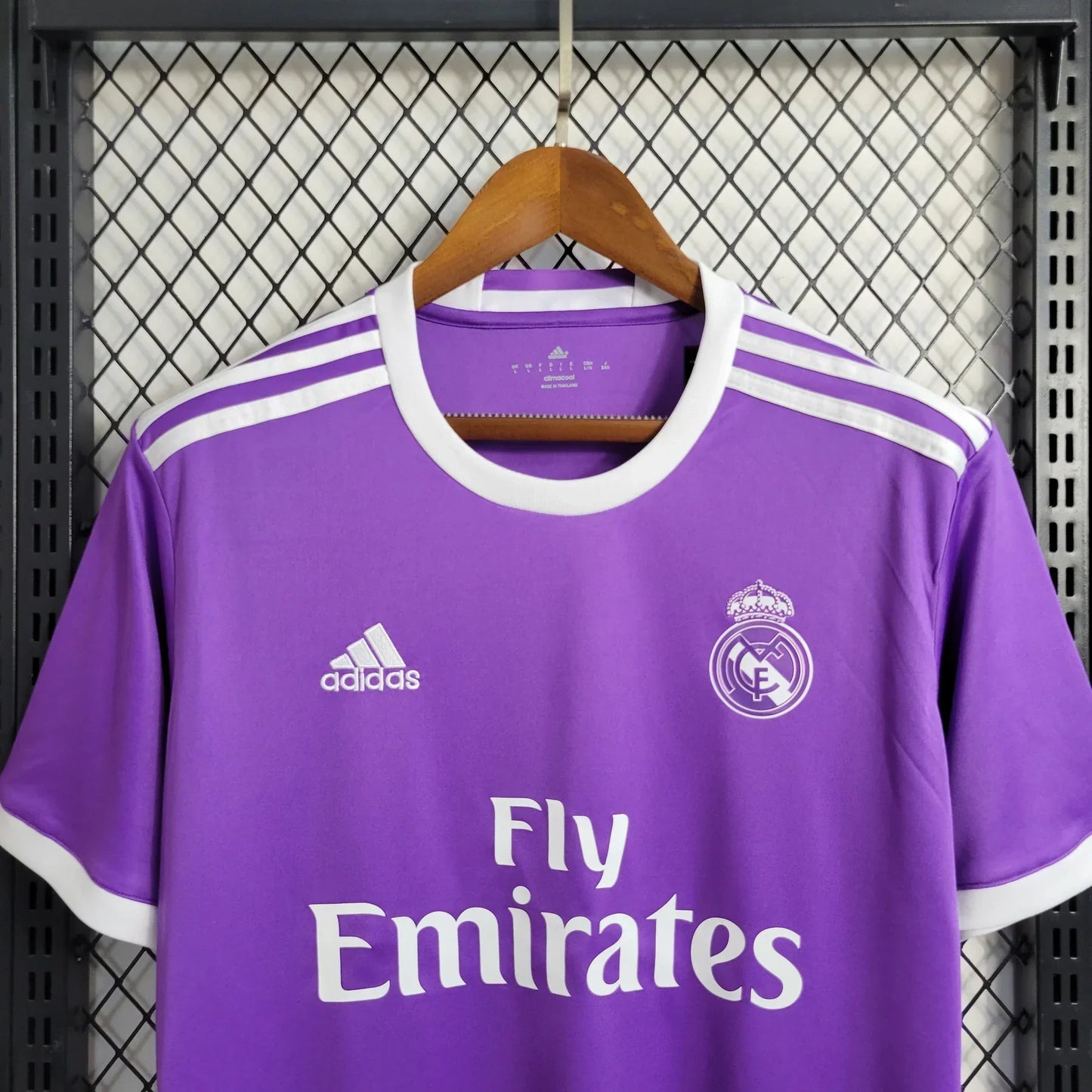 Maillot extérieur rétro du Real Madrid 2016/2017