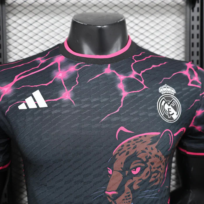 Édition spéciale « Aurora Panther » du Real Madrid