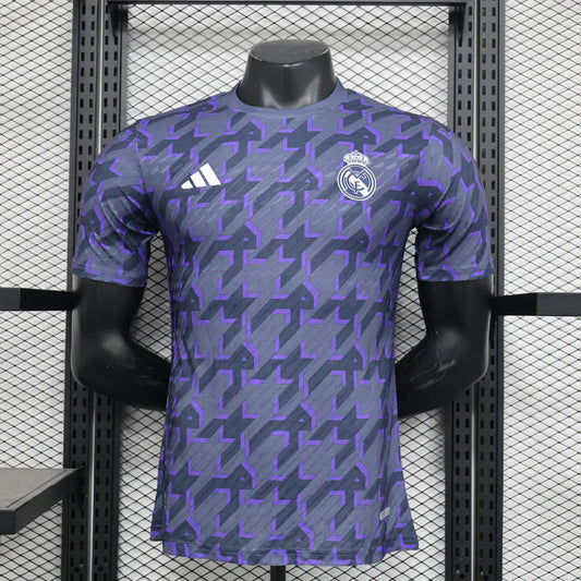 Maillot d'avant-match du Real Madrid 2024/2025