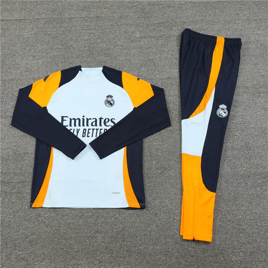Survêtement bleu foncé et blanc du Real Madrid