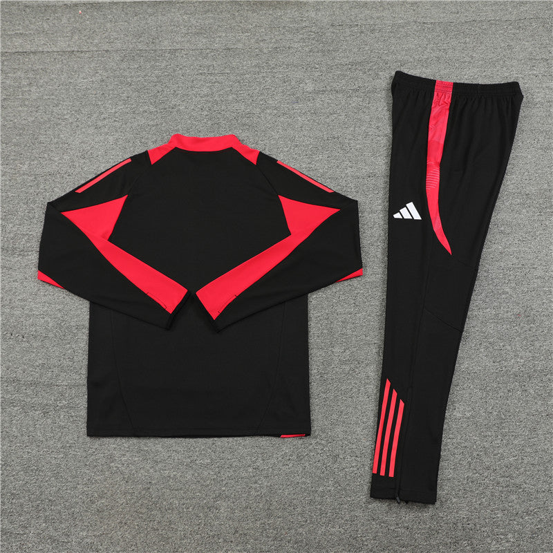 Survêtement noir et rouge du Bayern Munich