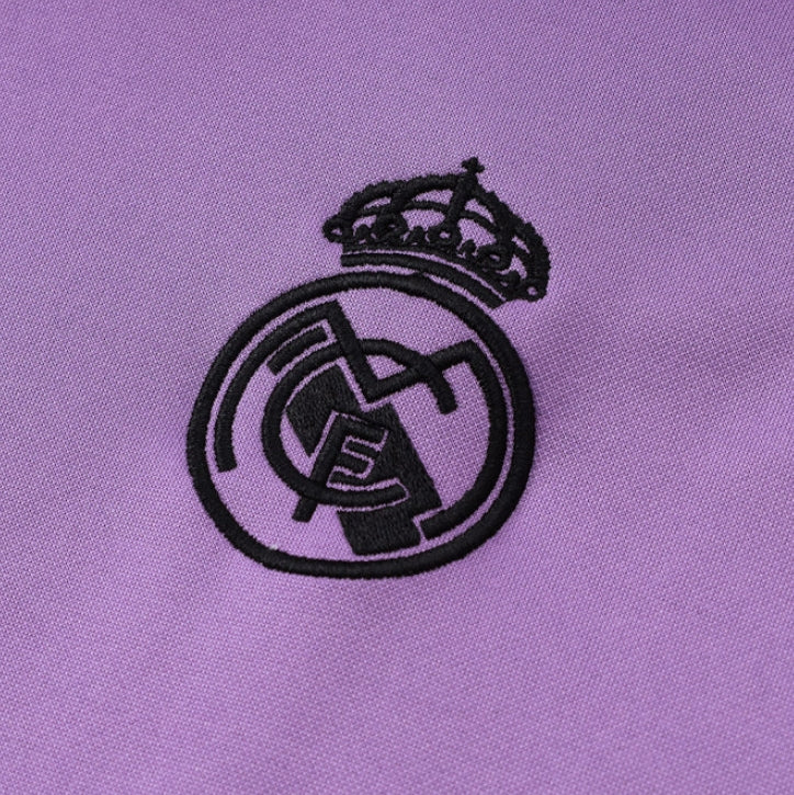 Survêtement blanc et violet du Real Madrid
