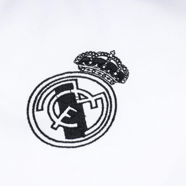 Survêtement blanc et noir du Real Madrid