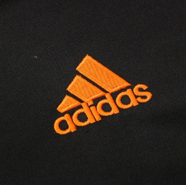 Survêtement noir et orange du Real Madrid