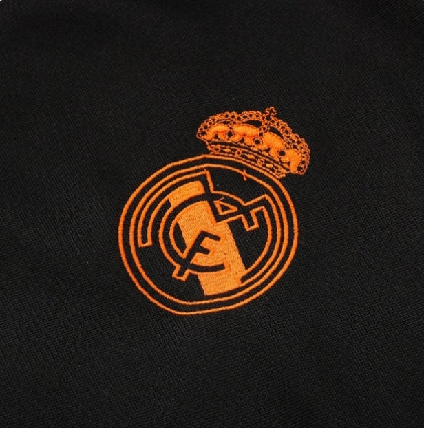Survêtement noir et orange du Real Madrid