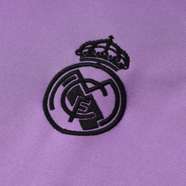 Survêtement violet et blanc du Real Madrid