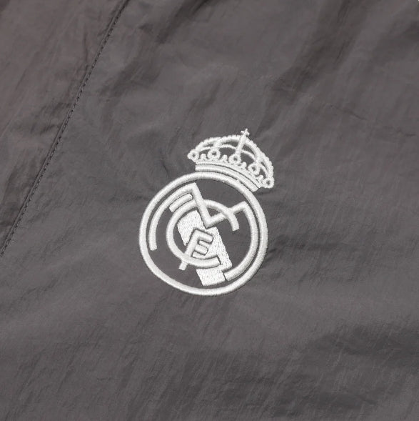 Veste grise et blanche du Real Madrid