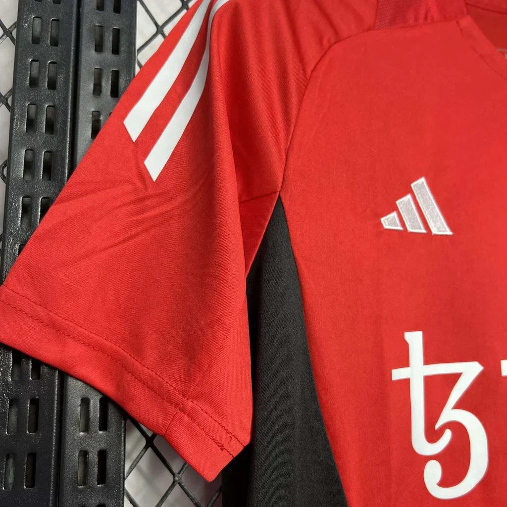 2024/2025 Manchester United Pre-Match Kit