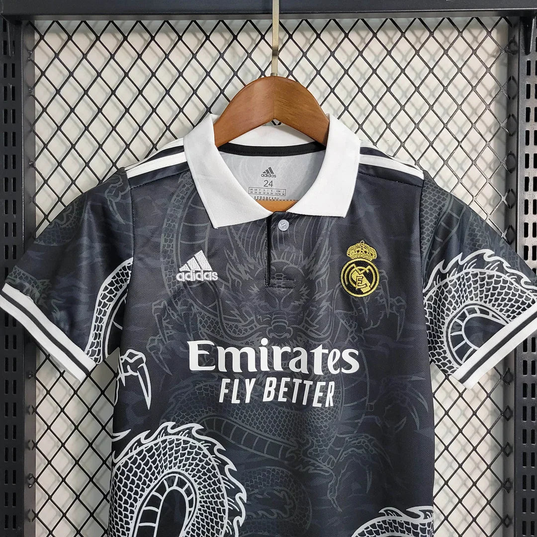Édition spéciale « Dragon noir » du Real Madrid, taille enfant