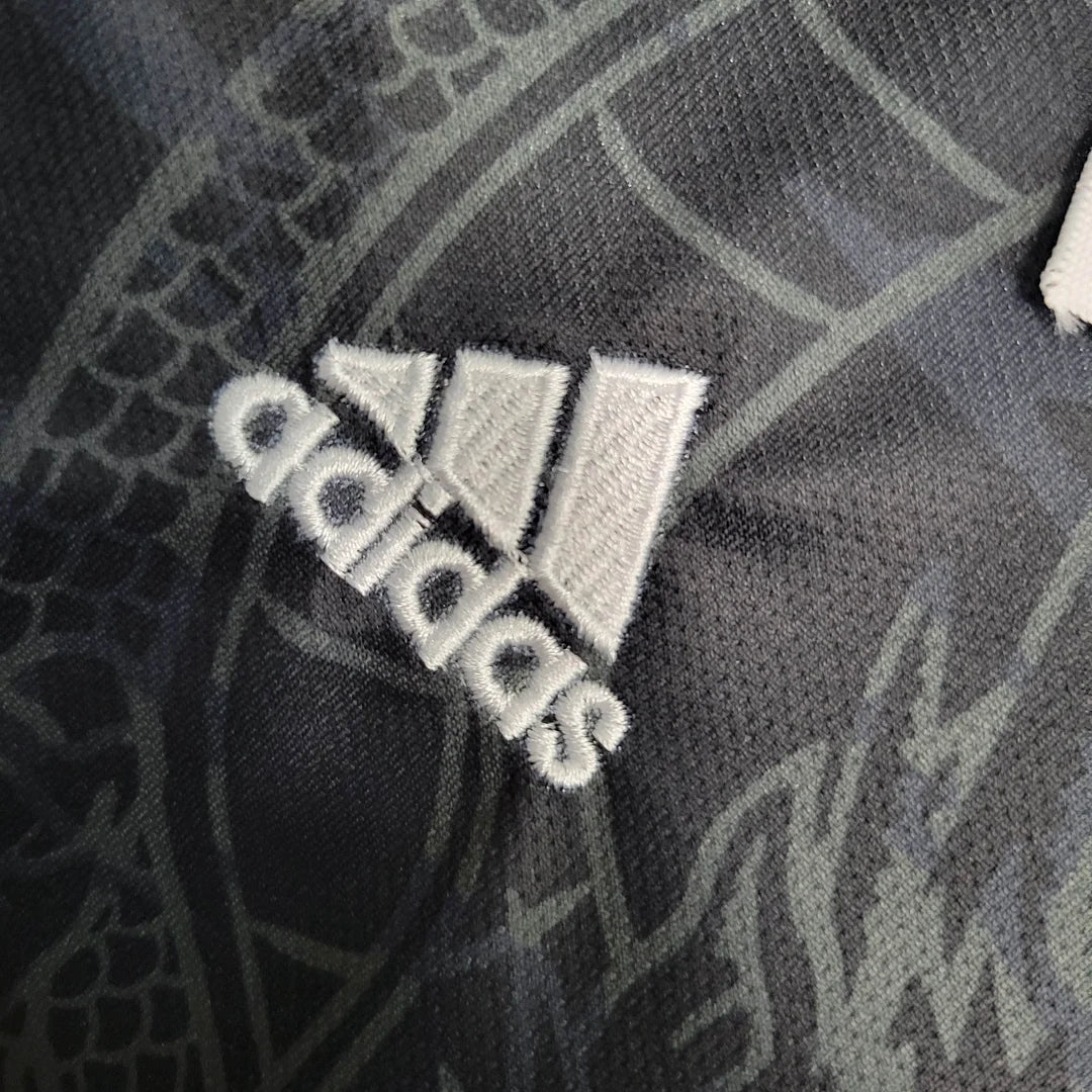 Édition spéciale « Dragon noir » du Real Madrid, taille enfant
