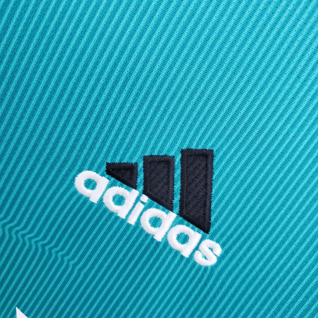 Maillot extérieur alternatif rétro Real Madrid 2021/2022