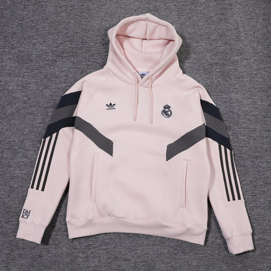Survêtement rose et gris du Real Madrid