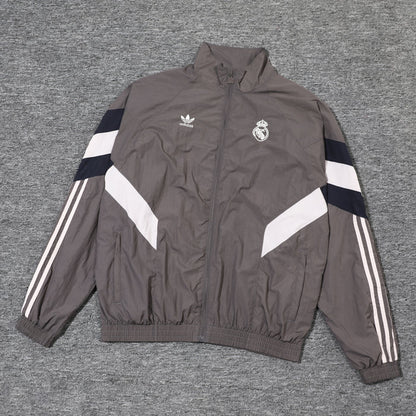 Veste grise et blanche du Real Madrid
