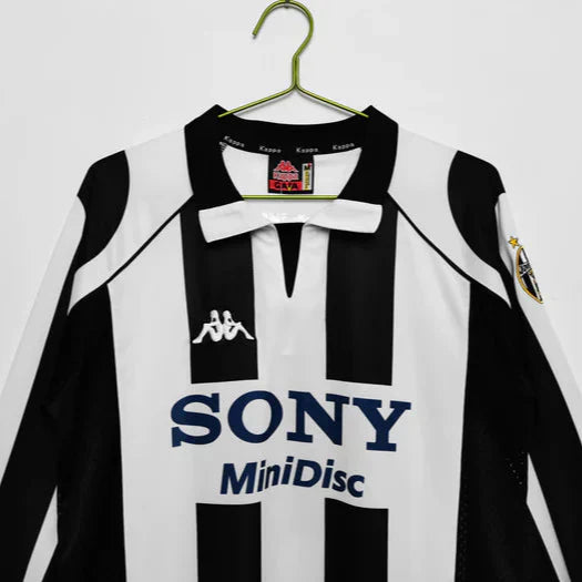 Maillot domicile à manches longues rétro Juventus 1997-1998