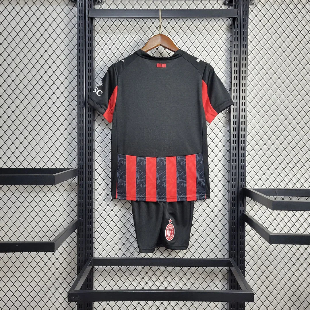 Maillot domicile AC Milan 2025/2026 taille enfant