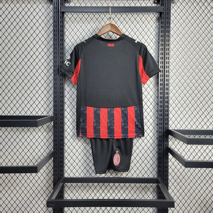 Maillot domicile AC Milan 2025/2026 taille enfant