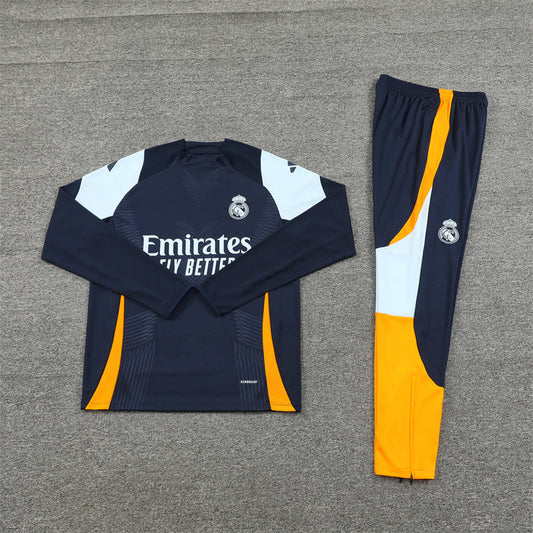 Survêtement bleu foncé et orange du Real Madrid