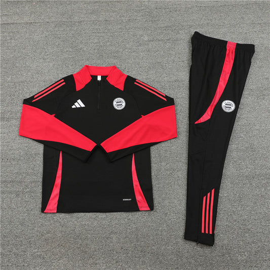 Survêtement noir et rouge du Bayern Munich