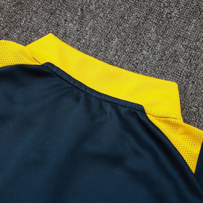 Survêtement bleu foncé et jaune du Real Madrid