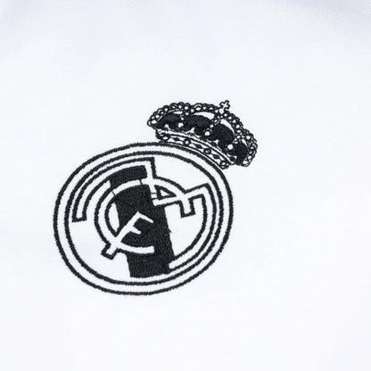 Survêtement blanc et noir du Real Madrid