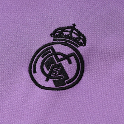 Survêtement violet et blanc du Real Madrid
