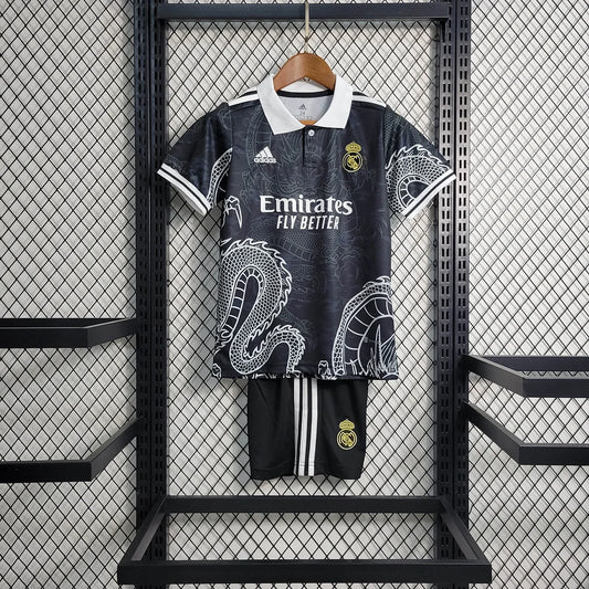 Édition spéciale « Dragon noir » du Real Madrid, taille enfant
