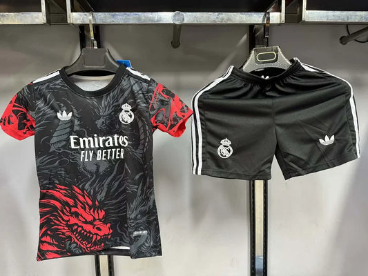 Édition spéciale « Étreinte du Dragon » du Real Madrid, taille enfant