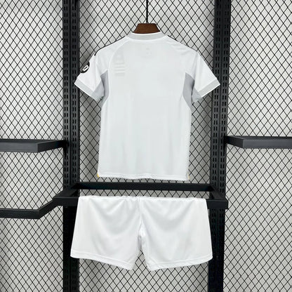 Maillot domicile Real Madrid 2025/2026 taille enfant