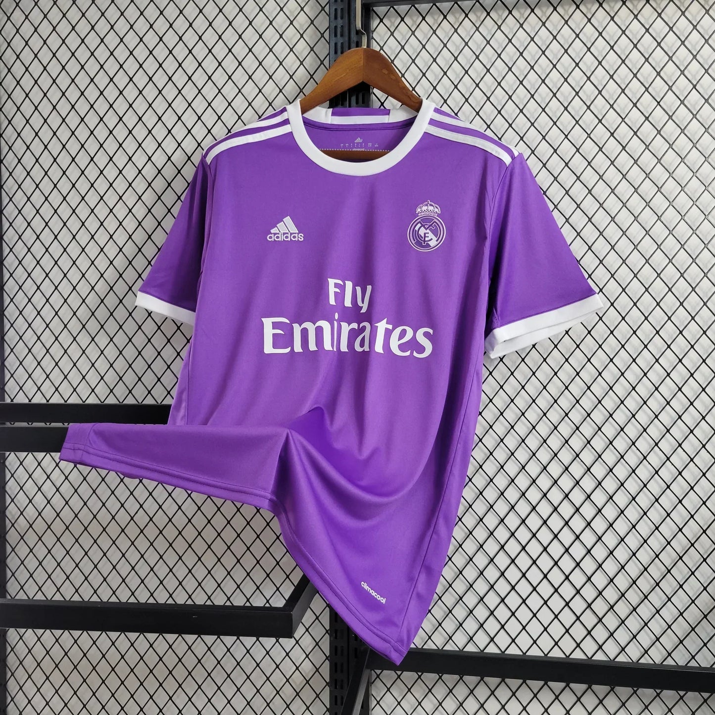 Maillot extérieur rétro du Real Madrid 2016/2017